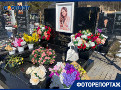 Как спустя три года выглядит могила Юлии Началовой в Москве