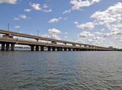 В Воронеже мужчина спрыгнул с Северного моста