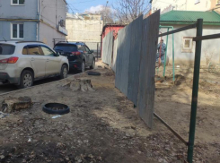 Чиновники оказались не в силах остановить застройку детской площадки в Воронеже