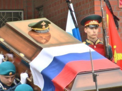 В Воронеже в закрытом гробу похоронили погибшего в Сирии военнослужащего 