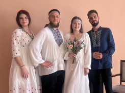 Молодожены сыграли свадьбу в славянском стиле в Воронежской области