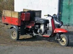 В Воронежской области водитель мотороллера разбился, съезжая с горы