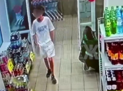 Нахальный поступок подростков попал на видео в Воронеже