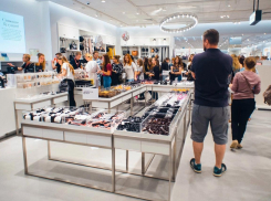 Открывшийся на последнюю распродажу H&M оставил воронежцев без скидок