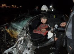 В столкновении Пежо с КамАЗом водитель легкового автомобиля остался жив