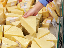 На прилавки воронежских магазинов завезли более тонны опасного сыра