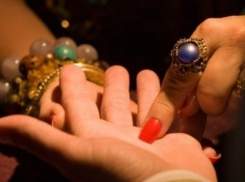 В Бутурлиновке две цыганки обманули пенсионерку более чем на 400 тысяч рублей