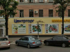 Жители Воронежа добились через областной суд запрета на разгрузку продуктов во дворе пятиэтажки