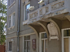 Воронежцы потребовали запретить въезд автомобилей во двор «Дома с совой»