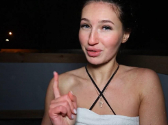 «Дух захватывает»: Как Вика впервые в жизни окунулась в ледяную прорубь