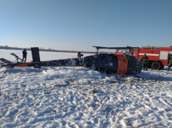Опубликованы фото с места крушения частного вертолета под Воронежем 