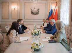 Зачем губернатор Александр Гусев встретился с телезвездой Борисом Корчевниковым в Воронежской области