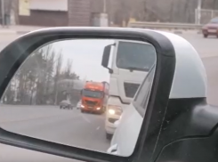 Любезный поступок дальнобойщика сняли на видео в Воронеже 