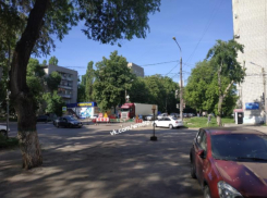 Бунт автомобилистов против перекрытой улицы сняли в Воронеже