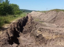 Частной собственностью и пожарной безопасностью объяснили траншеи около озера Круглого в Воронеже