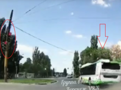 Новый автобус мэрии учинил беспредел на воронежской дороге 
