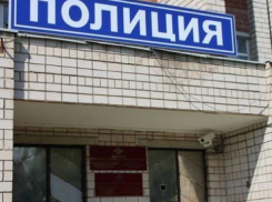 На двух воронежцев прямо на улице напал мужчина