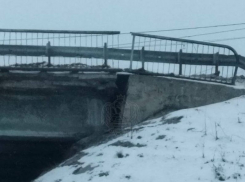 Опасное разрушение эстакады над Центральным парком запечатлели в Воронеже