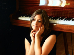 Воронежская пианистка лежит в больнице в Китае и не может вернуться в Россию