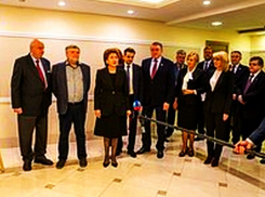 Галина Карелова открыла выставку картин «Ольденбургские. Рамонь»