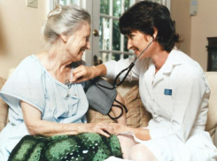 В Воронежской области сиделка украла у пенсионерки 20 тысяч рублей