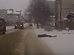 Автомобилист пришел на помощь пьяному пешеходу в Воронеже