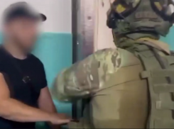 Задержание банды телефонных мошенников, похитивших 10 млн рублей, попало на видео в Воронежской области