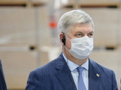 Губернатор Гусев развеял миф о бесполезности масок