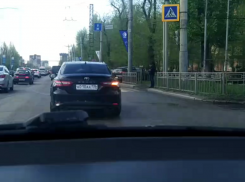 Царский объезд пробки показала Toyota с номерами воронежского правительства