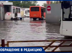 В полноводную реку превратилась улица у Центрального автовокзала Воронежа и попала на видео 