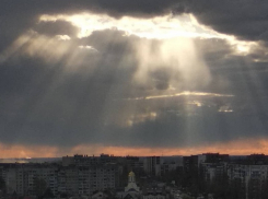 Божественное свечение сняли над храмом на Пасху в Воронеже 