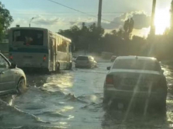 Воронеж поплыл: в мэрии объяснили, почему город превратился в почти бескрайнее море