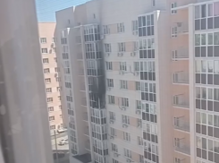 Пожар в воронежской многоэтажке попал на видео
