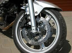 В Воронеже 26-летний мотоциклист сбил женщину