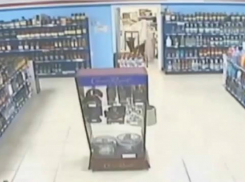 Житель Нововоронежа пошел грабить магазин с топором в руках