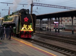 Как выглядит поезд Деда Мороза снаружи и внутри, показали на видео в Воронеже