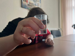 Воронежцам рассказали, почему нельзя выпивать по время жары