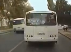 Маршруточные гонки на грани фола сняли на видео в Воронеже 