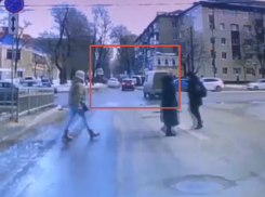 Момент наезда на пешехода сняли в центре Воронежа