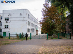 Школу в Воронеже продезинфицировали из-за подозрения серьёзной болезни у педагога
