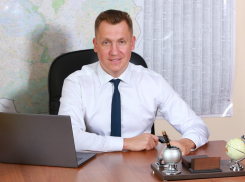 Депутат Воронежской городской Думы Артем Рымарь поздравил учащихся и педагогов с Днем знаний 