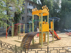 Дешевый игровой комплекс вместо дорого установили в воронежском дворе