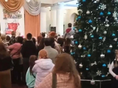 Губернаторскую ёлку в театре оперы и балета раскритиковали родители в Воронеже