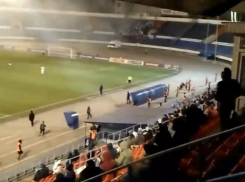 Огненное безумие фанатов «Факела» попало на видео в Воронеже