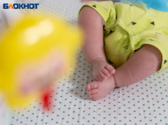 Больше денег за рождение детей будут давать в Воронежской области