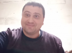 Воронежец высмеял повышение тарифов ЖКХ, сыграв на гитаре свою «коммунальную песню»