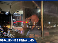 Маршрутчика с нецензурным жестом со средним пальцем сняли в Воронеже 