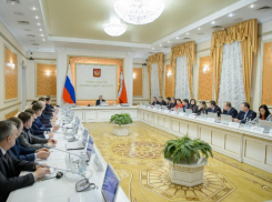 Неповиновение губернатору Гусеву привело к обрушению пяти крыш в  Воронежской области