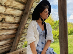 Издевавшаяся над школьницами блогерша оказалась родственницей высокопоставленного воронежского чиновника