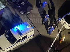 Тело девушки нашли у многоэтажки в Воронеже – опубликовано фото с места трагедии 